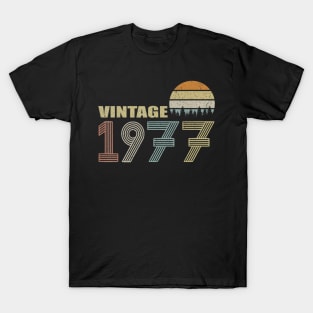 43th Birthday Gift Vintage 1977 Classic Men Women T-Shirt